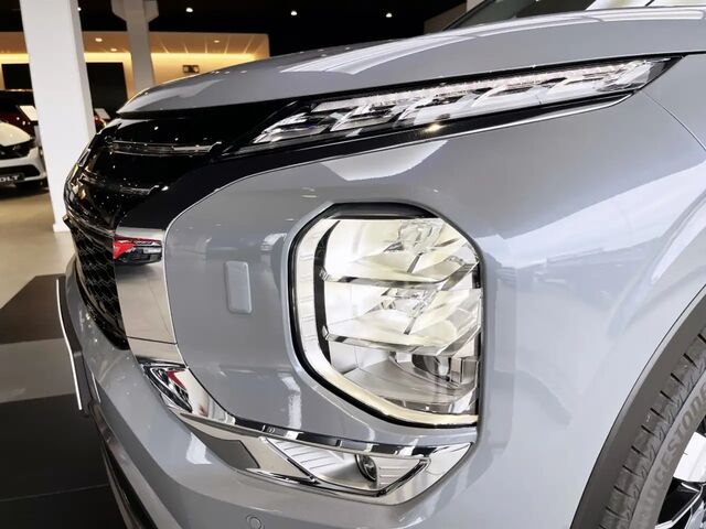 Мицубиси Аутлендер 2024 в Европе на Automoto.ua Серый Мицубиси Аутлендер, объемом двигателя 2.36 л и пробегом 12 тыс. км за 54188 $, фото 12 на Automoto.ua