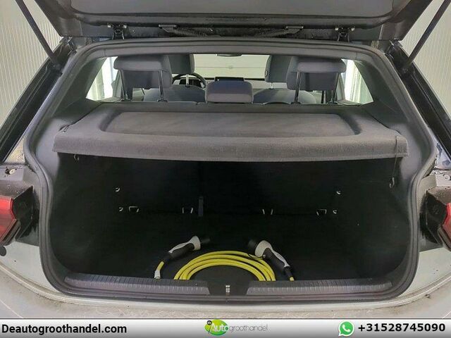 Фольксваген ID.3 2020 в Европе на Automoto.ua Белый Фольксваген ID.3, объемом двигателя 0 л и пробегом 146 тыс. км за 14762 $, фото 27 на Automoto.ua