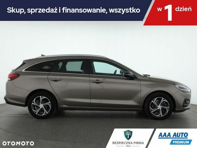 Хендай i30, объемом двигателя 1 л и пробегом 12 тыс. км за 18359 $, фото 6 на Automoto.ua