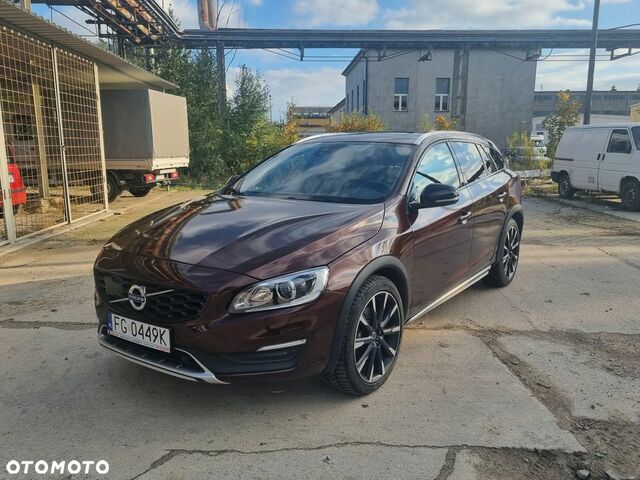 Вольво V60 Cross Country, объемом двигателя 1.97 л и пробегом 189 тыс. км за 14039 $, фото 1 на Automoto.ua