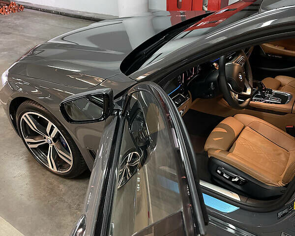 БМВ 750, 2017 - н.в. LI XDRIVE