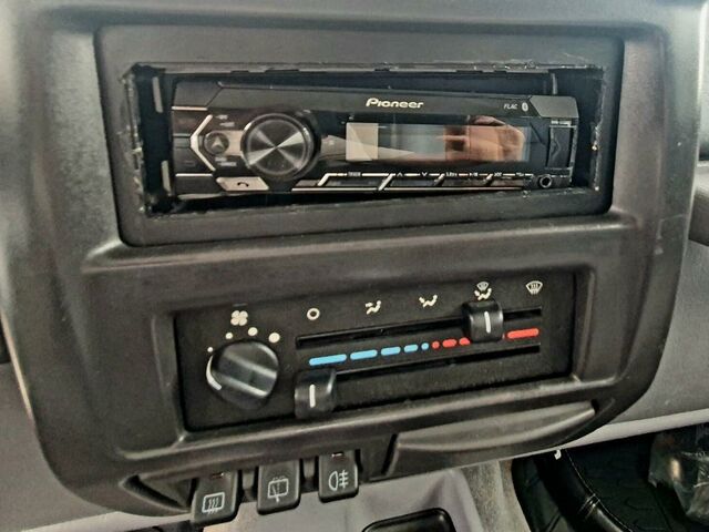 Джип Вранглер 1998 в Европе на Automoto.ua Черный Джип Вранглер, объемом двигателя 2.46 л и пробегом 156 тыс. км за 14900 $, фото 12 на Automoto.ua