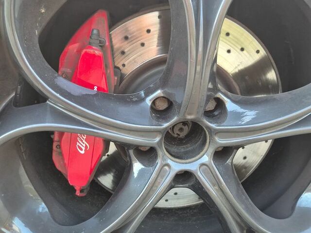 Альфа Ромео Джульетта 2012 в Европе на Automoto.ua Красный Альфа Ромео Джульетта, объемом двигателя 1 л и пробегом 243 тыс. км за 7628 $, фото 11 на Automoto.ua