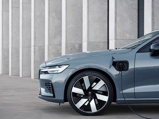 Volvo S60 2023 гібрид Вибрати гібридний Volvo S60 2023 на Automoto.ua