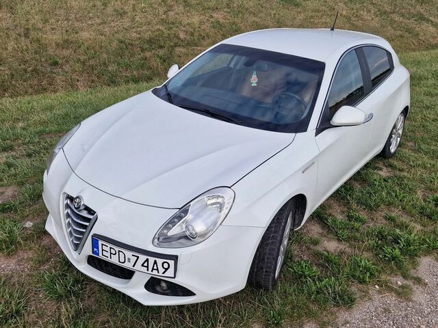Альфа Ромео Джульетта 2010 в Европе на Automoto.ua Белый Альфа Ромео Джульетта, объемом двигателя 1 л и пробегом 265 тыс. км за 4577 $, фото 24 на Automoto.ua