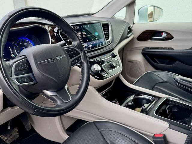 Крайслер Пасифик 2022 в Европе на Automoto.ua Белый Крайслер Пасифик, объемом двигателя 3.61 л и пробегом 100 тыс. км за 159000 $, фото 31 на Automoto.ua