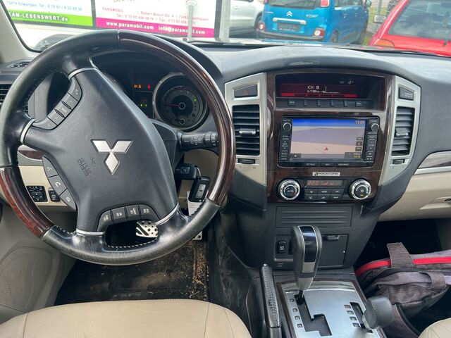 Мицубиси Паджеро 2017 в Европе на Automoto.ua Мицубиси Паджеро, объемом двигателя 3.2 л и пробегом 118 тыс. км за 16700 $, фото 7 на Automoto.ua