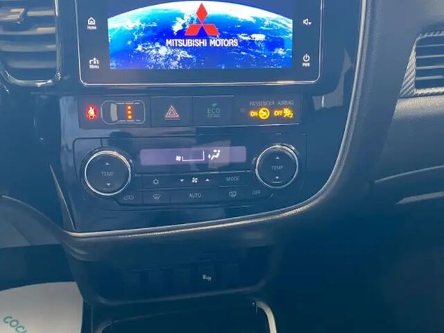 Міцубісі Аутлендер 2018 у Європі на Automoto.ua Червоний Міцубісі Аутлендер, об'ємом двигуна 2 л та пробігом 137 тис. км за 15104 $, фото 8 на Automoto.ua