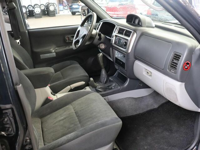 Міцубісі Паджеро 2005 у Європі на Automoto.ua Чорний Міцубісі Паджеро, об'ємом двигуна 2.48 л та пробігом 213 тис. км за 9919 $, фото 5 на Automoto.ua