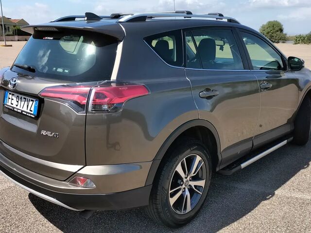 Тойота РАВ 4 2016 в Европе на Automoto.ua Бронзовый Тойота РАВ 4, объемом двигателя 2 л и пробегом 143 тыс. км за 17988 $, фото 1 на Automoto.ua