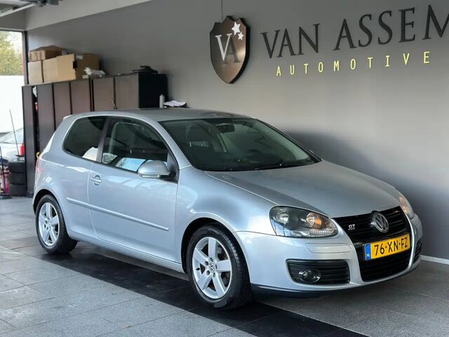 Фольксваген Гольф 2007 у Європі на Automoto.ua Сірий Фольксваген Гольф, об'ємом двигуна 1.6 л та пробігом 220 тис. км за 3502 $, фото 3 на Automoto.ua