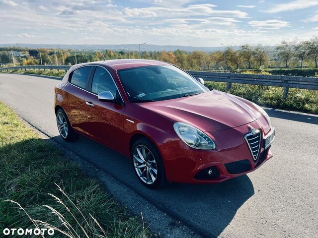 Альфа Ромео Giulietta 2012 у Європі на Automoto.ua Червоний Альфа Ромео Giulietta, об'ємом двигуна 1 л та пробігом 146 тис. км за 7482 $, фото 5 на Automoto.ua