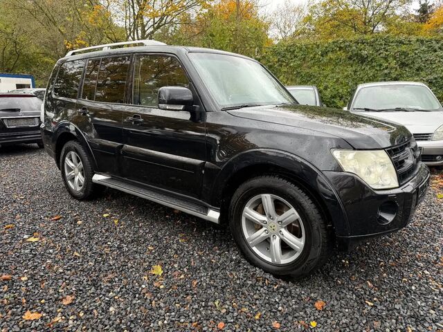 Міцубісі Паджеро 2011 у Європі на Automoto.ua Чорний Міцубісі Паджеро, об'ємом двигуна 3.2 л та пробігом 248 тис. км за 12613 $, фото 8 на Automoto.ua