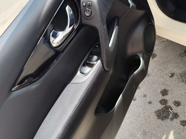 Ніссан Кашкай 2014 у Європі на Automoto.ua Білий Ніссан Кашкай, об'ємом двигуна 1.46 л та пробігом 162 тис. км за 10490 $, фото 13 на Automoto.ua