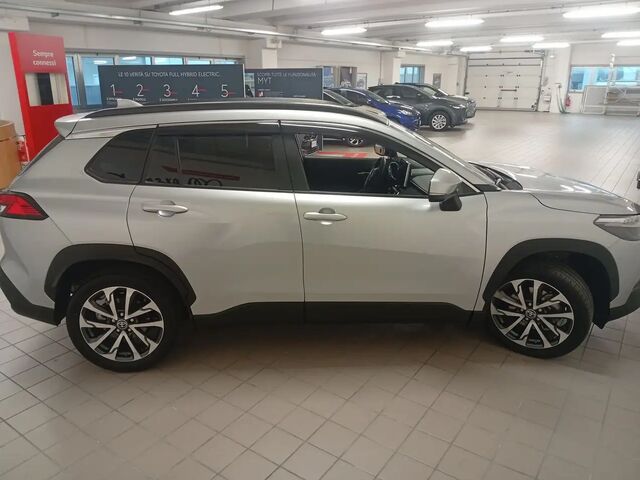 Тойота Corolla Cross 2023 в Европе на Automoto.ua Серый Тойота Corolla Cross, объемом двигателя 1.99 л и пробегом 39 тыс. км за 35897 $, фото 14 на Automoto.ua