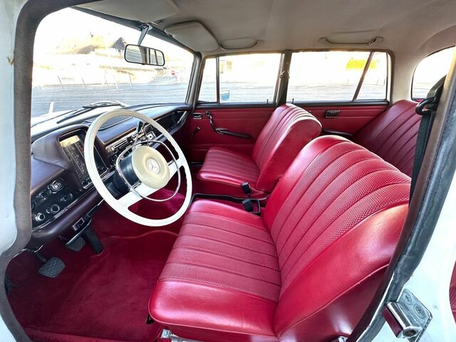 Мерседес 200 1967 в Европе на Automoto.ua Белый Мерседес 200, объемом двигателя 0 л и пробегом 137 тыс. км за 22749 $, фото 10 на Automoto.ua