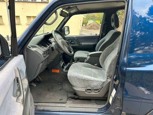 Мицубиси Паджеро 1999 в Европе на Automoto.ua Синий Мицубиси Паджеро, объемом двигателя 0 л и пробегом 145 тыс. км за 11900 $, фото 9 на Automoto.ua