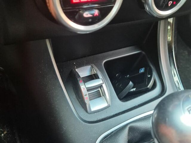 Альфа Ромео Джульетта 2012 в Европе на Automoto.ua Красный Альфа Ромео Джульетта, объемом двигателя 1 л и пробегом 243 тыс. км за 7628 $, фото 26 на Automoto.ua