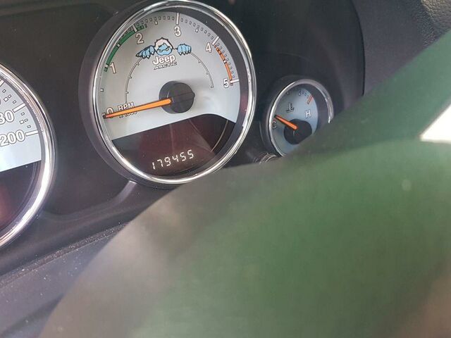 Джип Вранглер 2012 в Европе на Automoto.ua Белый Джип Вранглер, объемом двигателя 2.78 л и пробегом 180 тыс. км за 20990 $, фото 2 на Automoto.ua