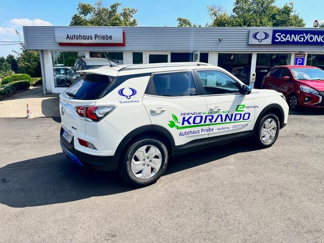 Білий Cанг Йонг Korando, об'ємом двигуна 0 л та пробігом 250 тис. км за 31822 $, фото 8 на Automoto.ua