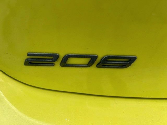 Желтый Пежо 208, объемом двигателя 1.2 л и пробегом 10 тыс. км за 22151 $, фото 1 на Automoto.ua