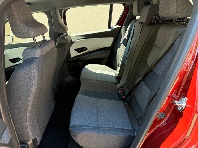 Рено R 4 2025 в Европе на Automoto.ua Красный Рено R 4, объемом двигателя 0 л и пробегом 1000 тыс. км за 36043 $, фото 7 на Automoto.ua