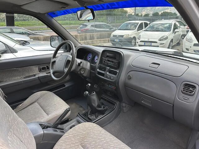 Ніссан Кінг Каб 2001 у Європі на Automoto.ua Білий Ніссан Кінг Каб, об'ємом двигуна 2.49 л та пробігом 1 тис. км за 6990 $, фото 9 на Automoto.ua