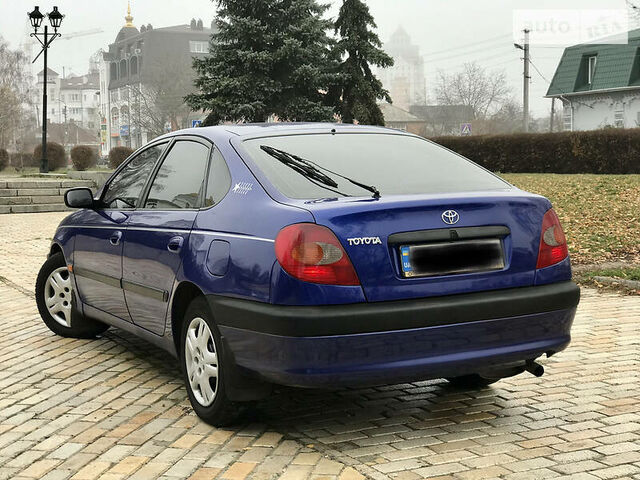 Тойота Авенсис, Хэтчбек 1997 - 2002 Hatch (T22) 2.0 D-4D