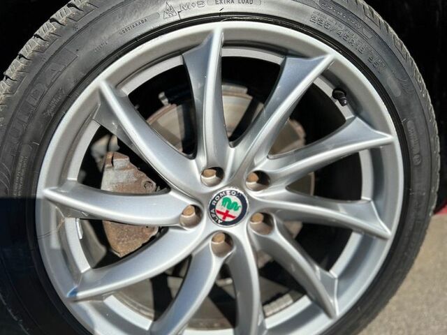 Альфа Ромео Giulietta 2012 у Європі на Automoto.ua Червоний Альфа Ромео Giulietta, об'ємом двигуна 1 л та пробігом 146 тис. км за 7482 $, фото 22 на Automoto.ua