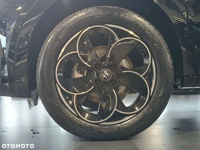 Альфа Ромео Джуниор 2025 в Европе на Automoto.ua Красный Альфа Ромео Джуниор, объемом двигателя 1 л и пробегом 1 тыс. км за 35473 $, фото 15 на Automoto.ua