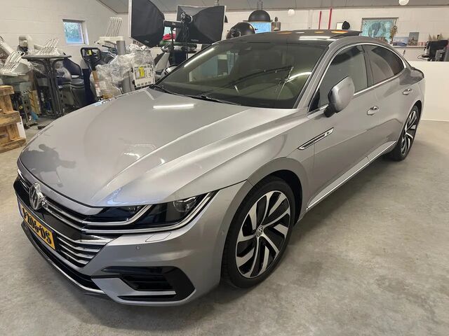 Фольксваген Arteon 2020 у Європі на Automoto.ua Срібний Фольксваген Arteon, об'ємом двигуна 1.98 л та пробігом 99 тис. км за 40589 $, фото 4 на Automoto.ua