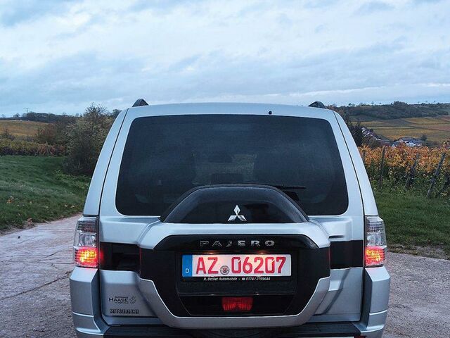 Мицубиси Паджеро 2015 в Европе на Automoto.ua Серебряный Мицубиси Паджеро, объемом двигателя 3.2 л и пробегом 100 тыс. км за 29990 $, фото 16 на Automoto.ua
