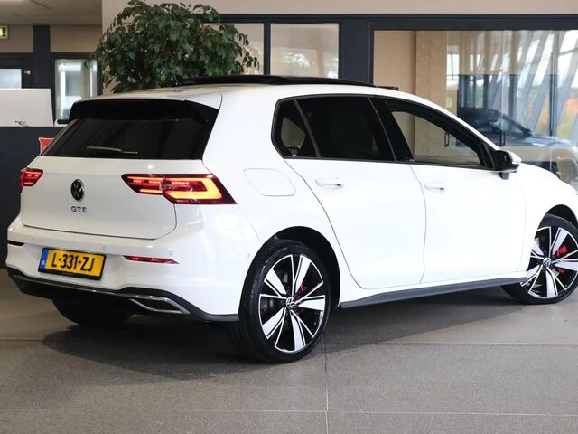 Фольксваген Golf GTE 2020 у Європі на Automoto.ua Білий Фольксваген Golf GTE, об'ємом двигуна 1.4 л та пробігом 78 тис. км за 31986 $, фото 1 на Automoto.ua