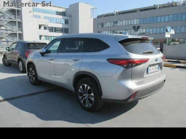 Тойота Хайлендер 2021 у Європі на Automoto.ua Білий Тойота Хайлендер, об'ємом двигуна 2.49 л та пробігом 173 тис. км за 42353 $, фото 2 на Automoto.ua