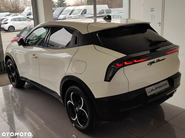 Альфа Ромео Джуниор 2025 в Европе на Automoto.ua Белый Альфа Ромео Джуниор, объемом двигателя 1 л и пробегом 5 тыс. км за 32688 $, фото 10 на Automoto.ua