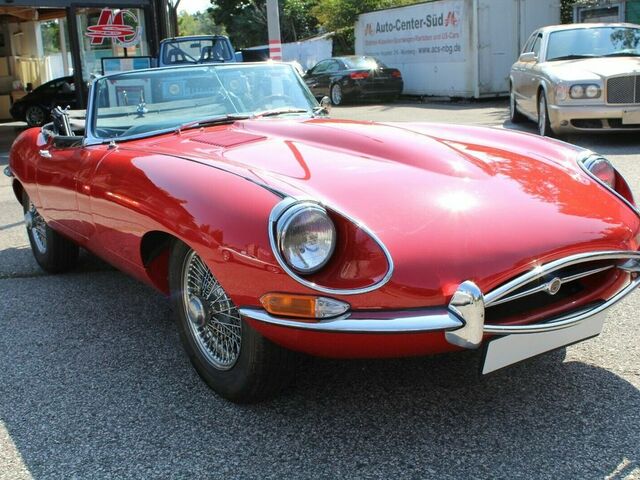 Червоний Ягуар E-Type, об'ємом двигуна 4.2 л та пробігом 98 тис. км за 97601 $, фото 1 на Automoto.ua