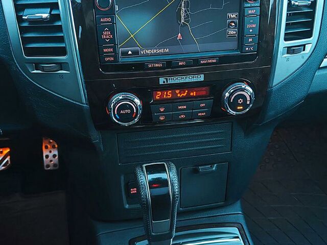 Мицубиси Паджеро 2015 в Европе на Automoto.ua Серебряный Мицубиси Паджеро, объемом двигателя 3.2 л и пробегом 100 тыс. км за 29990 $, фото 10 на Automoto.ua