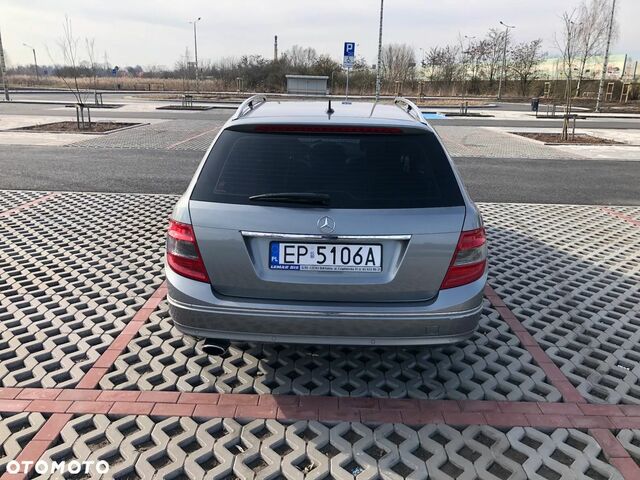 Мерседес Ц-Класс 2009 в Европе на Automoto.ua Серый Мерседес Ц-Класс, объемом двигателя 2.14 л и пробегом 280 тыс. км за 6901 $, фото 6 на Automoto.ua