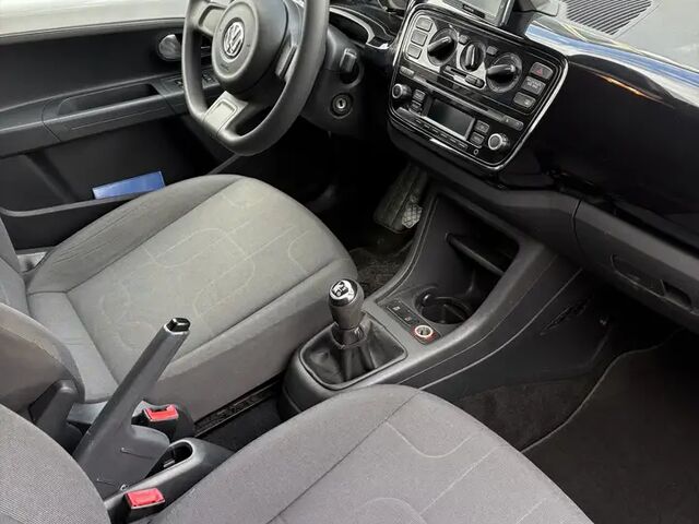 Фольксваген Ап 2015 у Європі на Automoto.ua Білий Фольксваген Ап, об'ємом двигуна 1 л та пробігом 183 тис. км за 5886 $, фото 6 на Automoto.ua