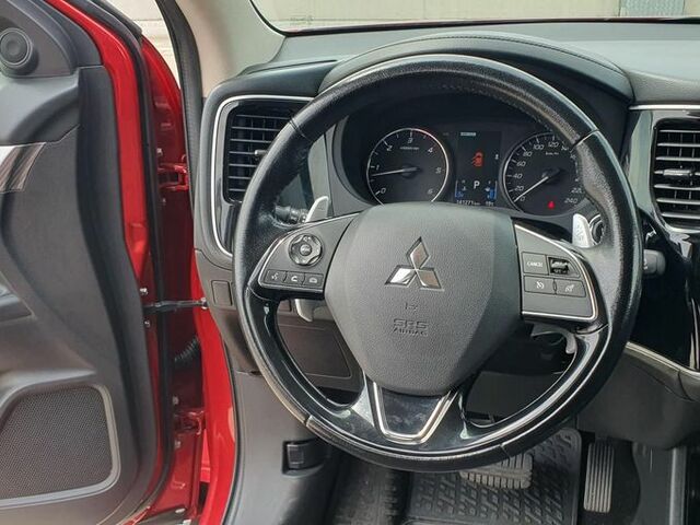 Мицубиси Аутлендер 2016 в Европе на Automoto.ua Мицубиси Аутлендер, объемом двигателя 2.27 л и пробегом 141 тыс. км за 74000 $, фото 11 на Automoto.ua