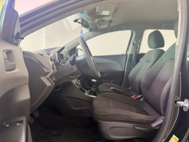 Шевроле Авео 2013 в Европе на Automoto.ua Черный Шевроле Авео, объемом двигателя 1.23 л и пробегом 129 тыс. км за 5587 $, фото 12 на Automoto.ua