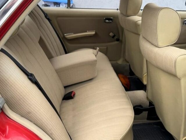 Мерседес 200 1983 в Европе на Automoto.ua Красный Мерседес 200, объемом двигателя 1.98 л и пробегом 222 тыс. км за 7831 $, фото 7 на Automoto.ua