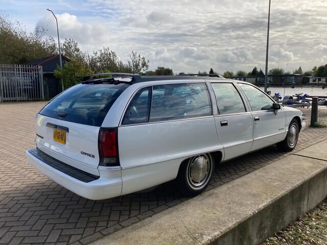 Шевроле Каприз 1992 в Европе на Automoto.ua Белый Шевроле Каприз, объемом двигателя 5.7 л и пробегом 113 тыс. км за 14562 $, фото 9 на Automoto.ua