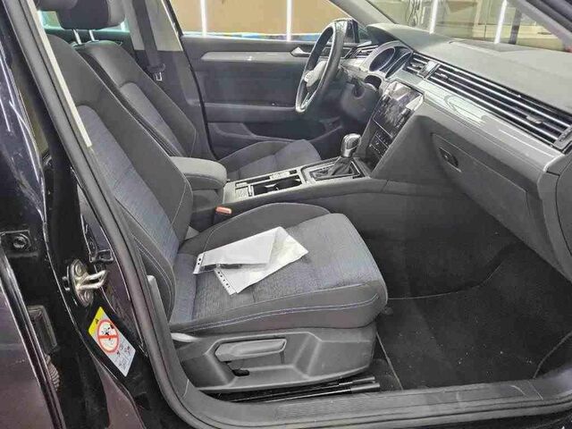 Фольксваген Пассат Вариант 2022 в Европе на Automoto.ua Черный Фольксваген Пассат Вариант, объемом двигателя 1.4 л и пробегом 101 тыс. км за 23769 $, фото 5 на Automoto.ua