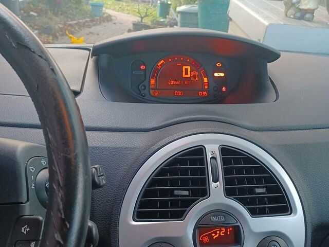 Рено Модус 2008 в Европе на Automoto.ua Рено Модус, объемом двигателя 0 л и пробегом 200 тыс. км за 1500 $, фото 3 на Automoto.ua