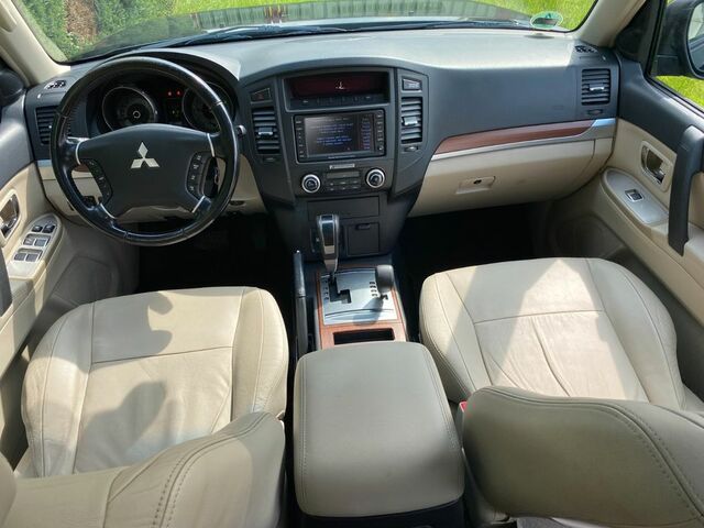 Мицубиси Паджеро 2009 в Европе на Automoto.ua Черный Мицубиси Паджеро, объемом двигателя 3.2 л и пробегом 85 тыс. км за 26803 $, фото 5 на Automoto.ua