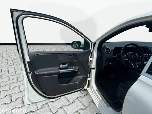 Мерседес Б-класс 2019 в Европе на Automoto.ua Белый Мерседес Б-класс, объемом двигателя 1 л и пробегом 72 тыс. км за 24189 $, фото 9 на Automoto.ua