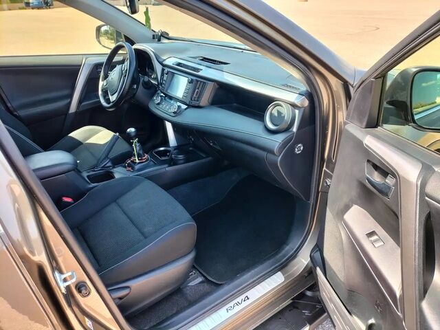 Тойота РАВ 4 2016 в Европе на Automoto.ua Бронзовый Тойота РАВ 4, объемом двигателя 2 л и пробегом 143 тыс. км за 17988 $, фото 4 на Automoto.ua