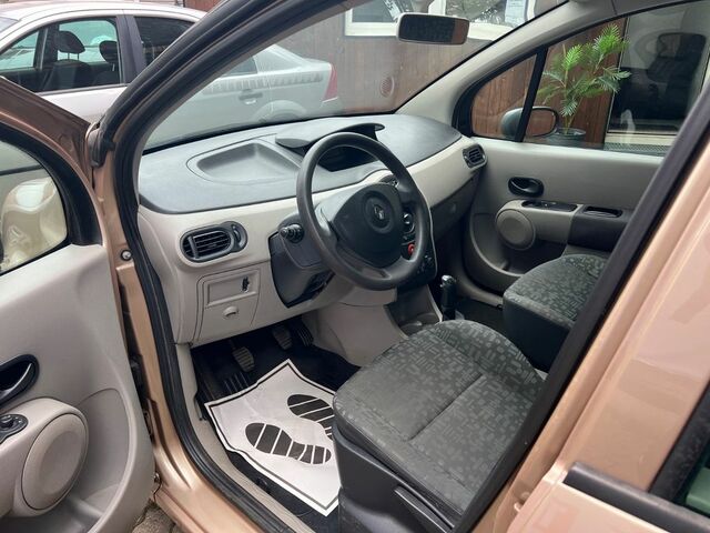 Рено Модус 2005 в Европе на Automoto.ua Бежевый Рено Модус, объемом двигателя 1.15 л и пробегом 145 тыс. км за 2902 $, фото 9 на Automoto.ua