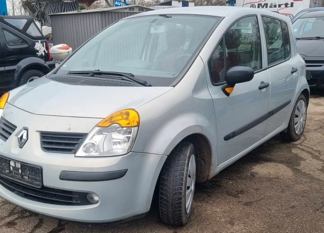 Рено Модус 2005 в Европе на Automoto.ua Серый Рено Модус, объемом двигателя 1.15 л и пробегом 155 тыс. км за 2601 $, фото 1 на Automoto.ua